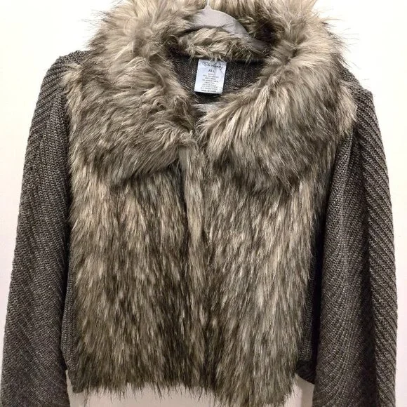 Kate Landry Faux Fur Collar Cropped Cape Knit Sleeves Gray Size M Acrylic & Wool - Picture 2 of 13